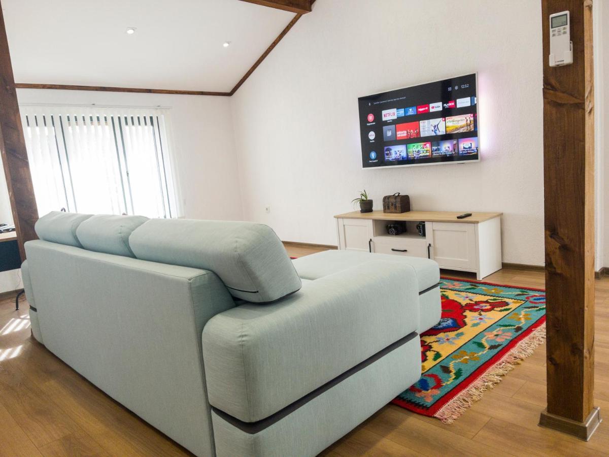 Stylish Loft Studio With Great View To Ardino Luaran gambar